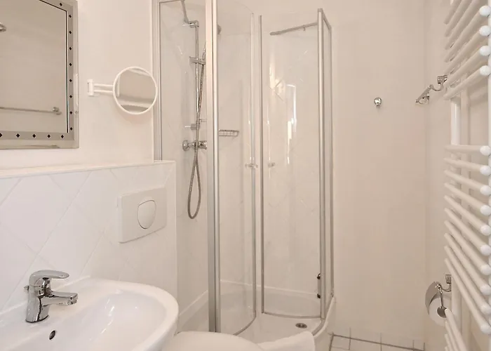 Ferienwohnung-7-villa-celia-sellin-strandnah-fuer-4-personen Lägenhet